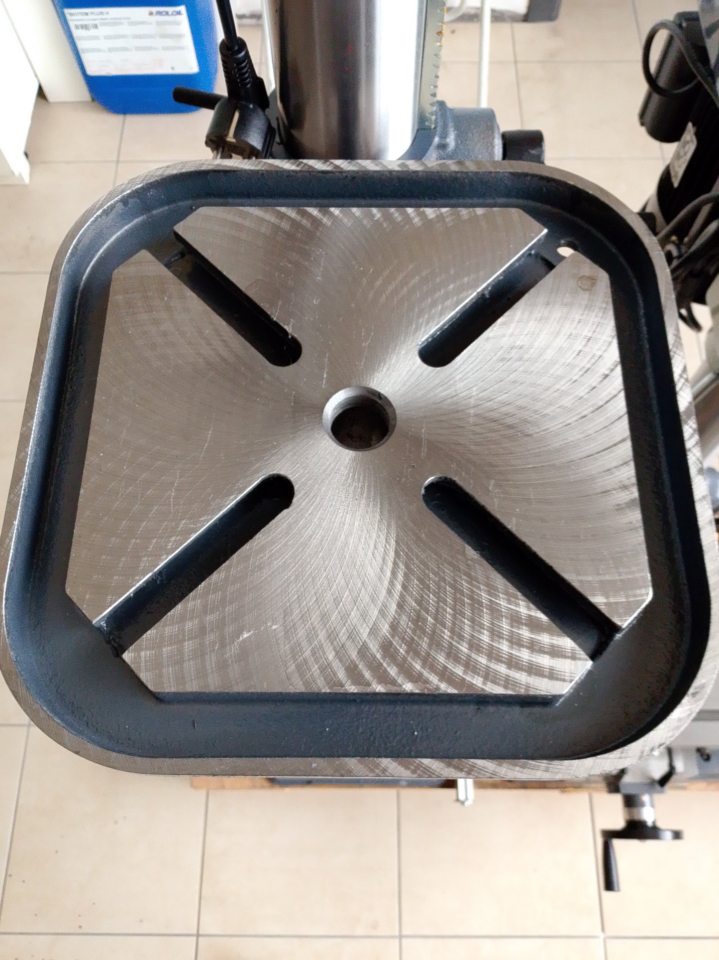 Trapano a colonna Trapano a colonna con trasmissione a cinghia 25mm