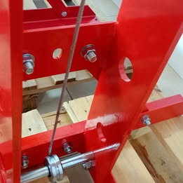 Pressa idraulica da 50 tonnellate.