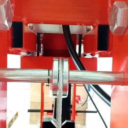 Pressa idraulica da 50 tonnellate.