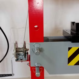 Pressa idraulica da 50 tonnellate.