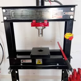 Pressa idraulica da 20 tonnellate, pistone mobile e pompa a 2 velocità.