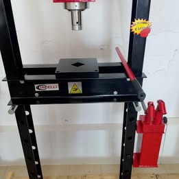 Pressa idraulica da 20 tonnellate, pistone mobile e pompa a 2 velocità.