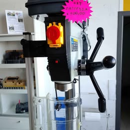 Trapano a colonna con trasmissione a cinghia 32mm