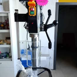 Trapano a colonna con trasmissione a cinghia 32mm