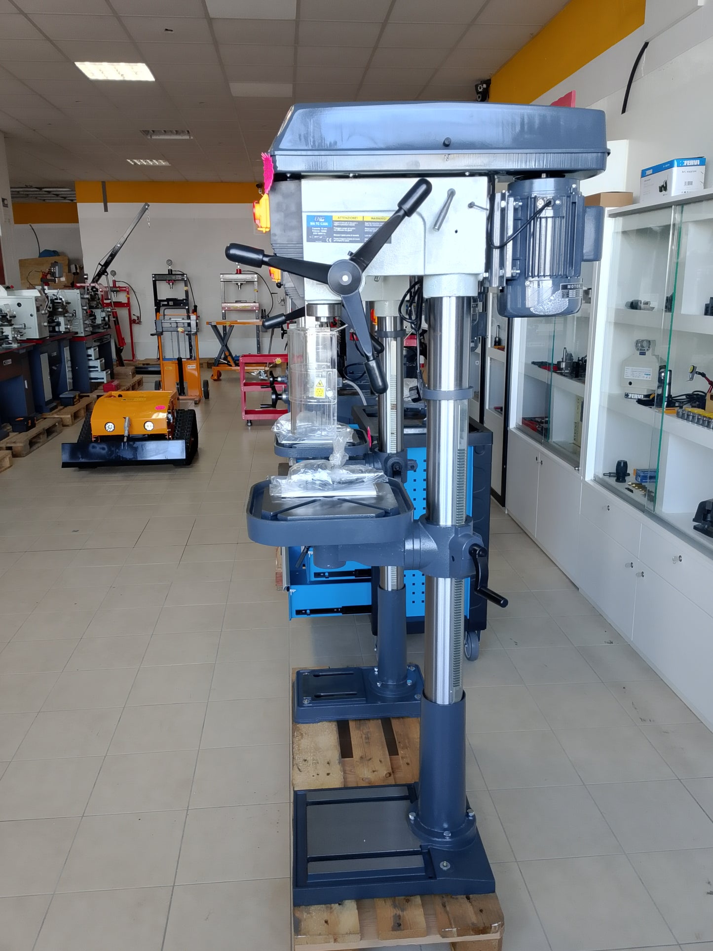 Trapano a colonna con trasmissione a cinghia 32mm