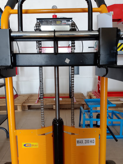 Carrello elevatore manuale portata 200 kg