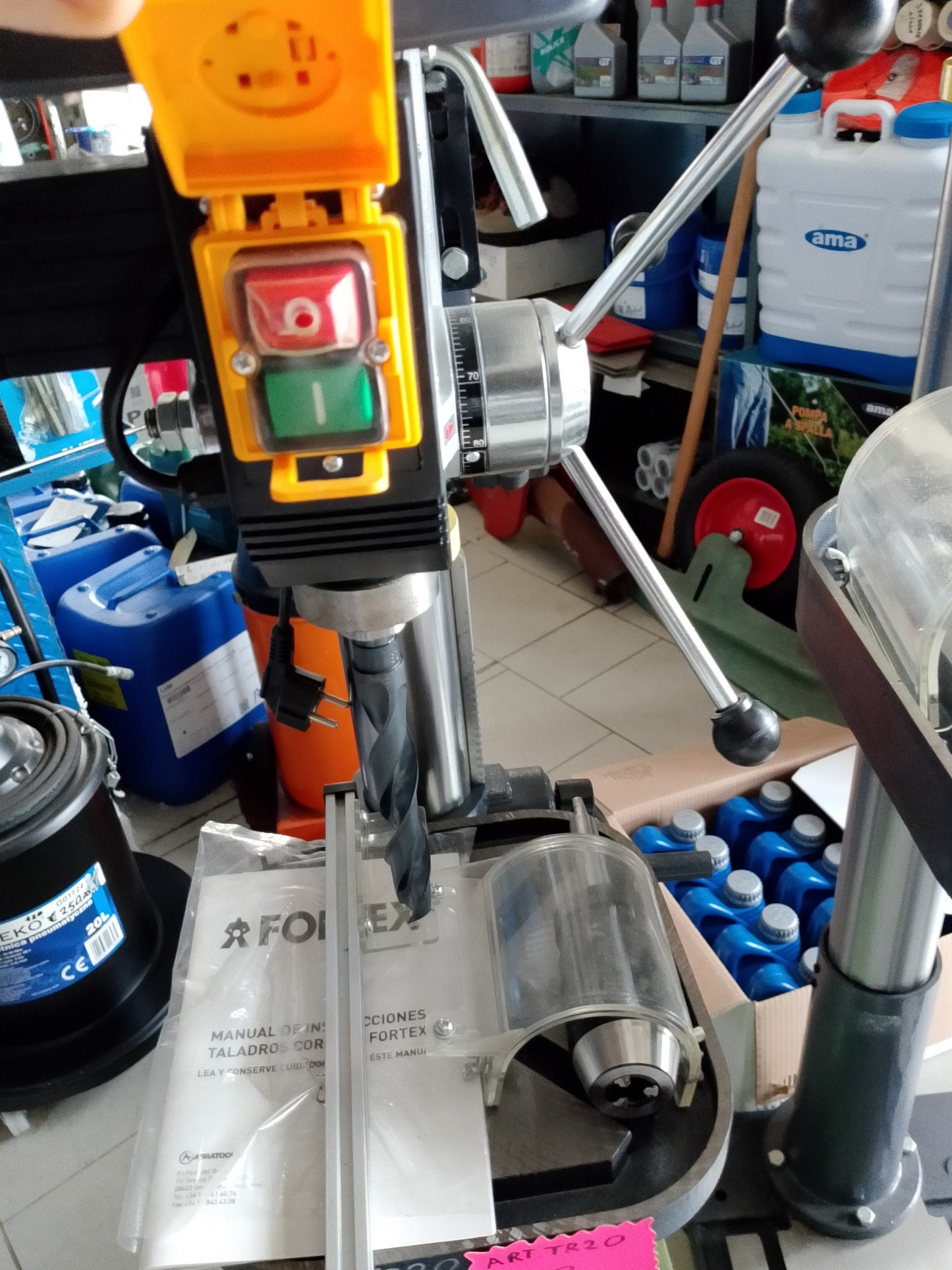 Trapano da banco a colonna con trasmissione a cinghia