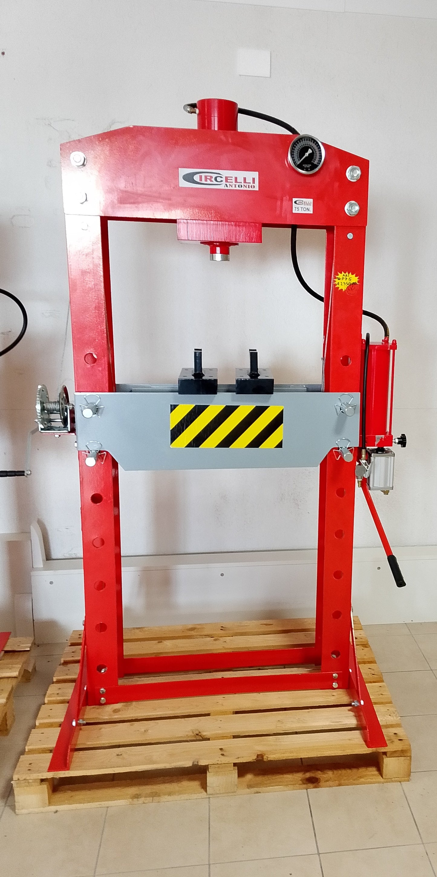 Pressa idraulica da 75 tonnellate