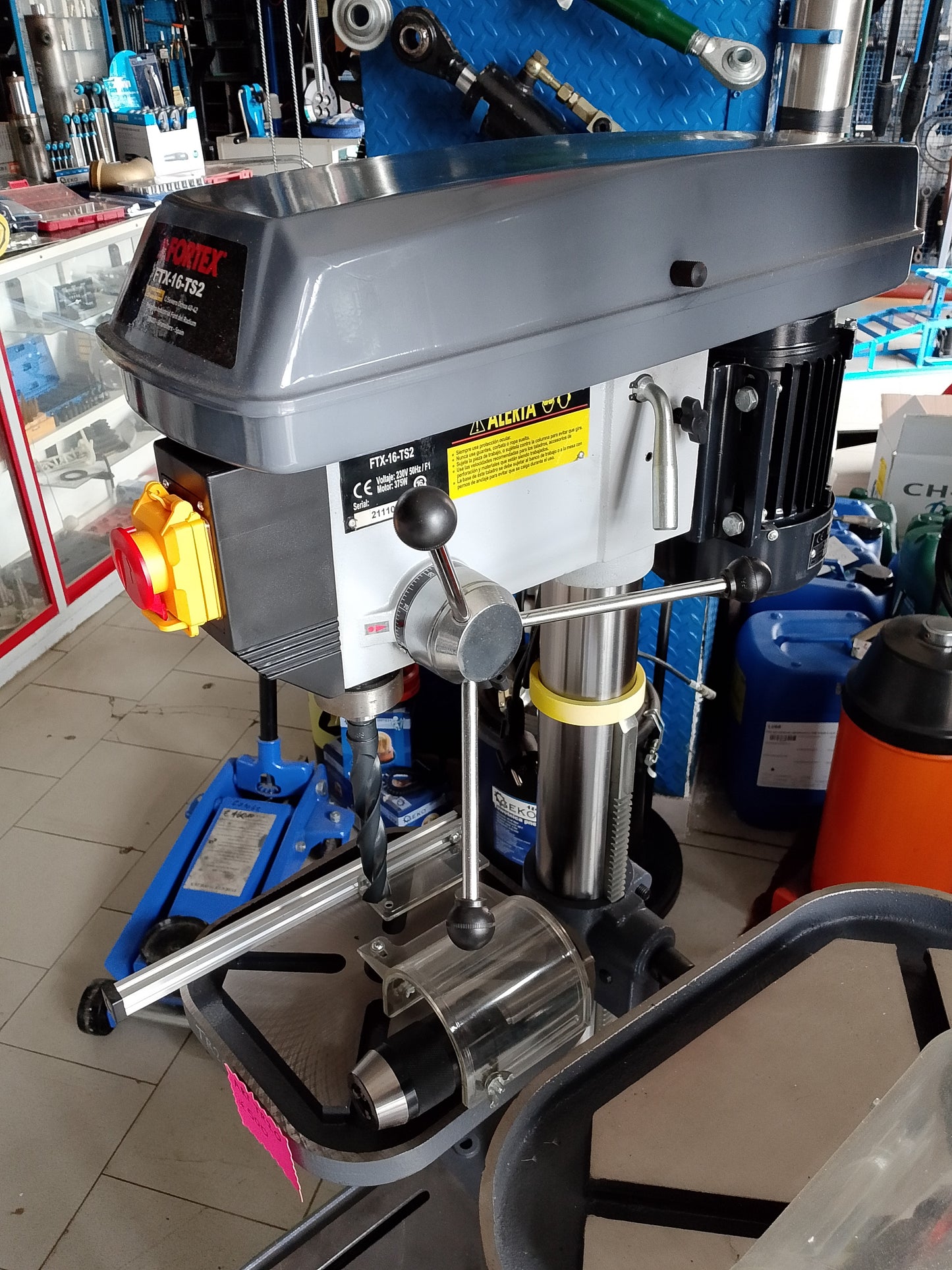 Trapano da banco a colonna con trasmissione a cinghia