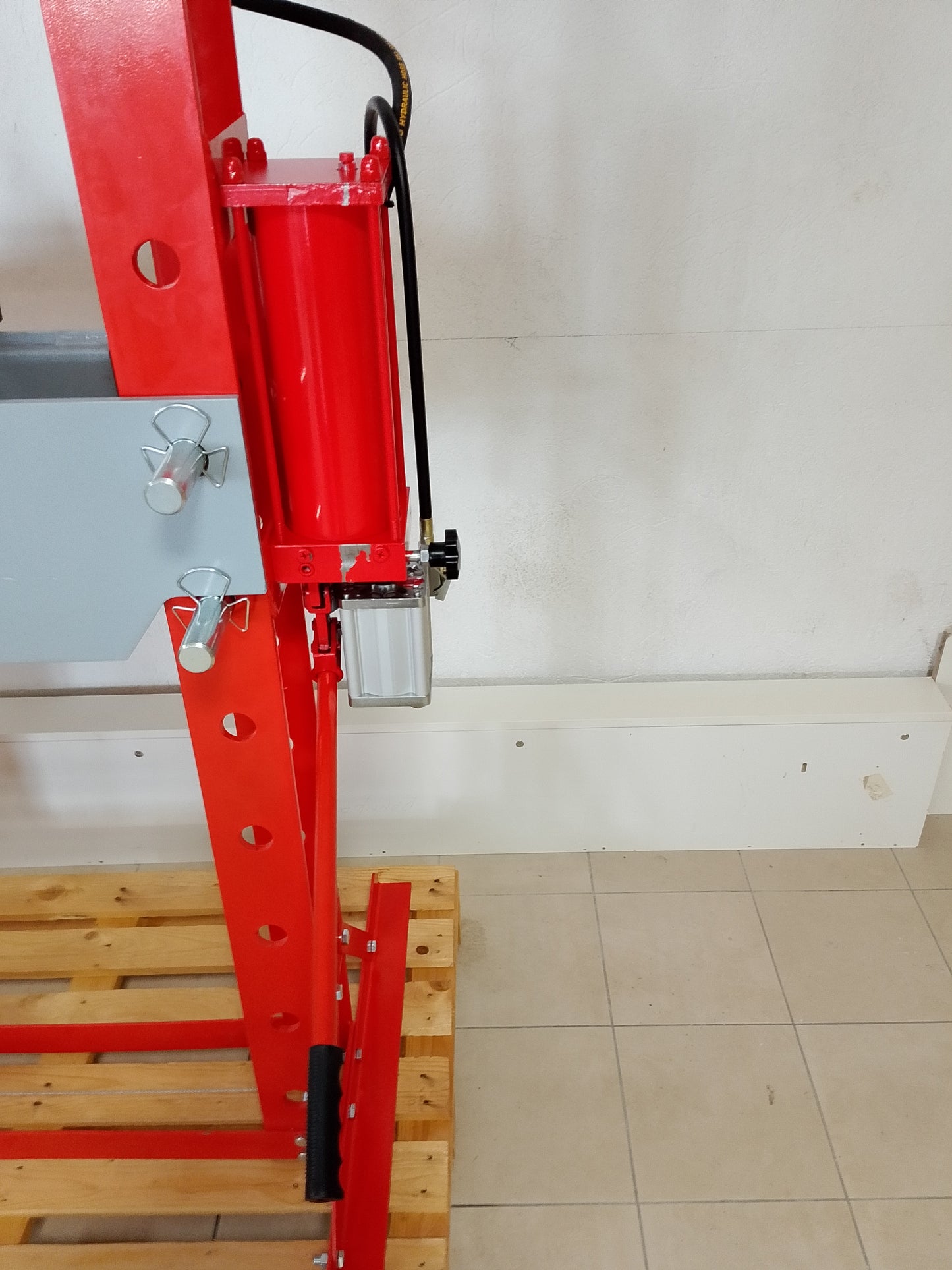 Pressa idraulica da 75 tonnellate