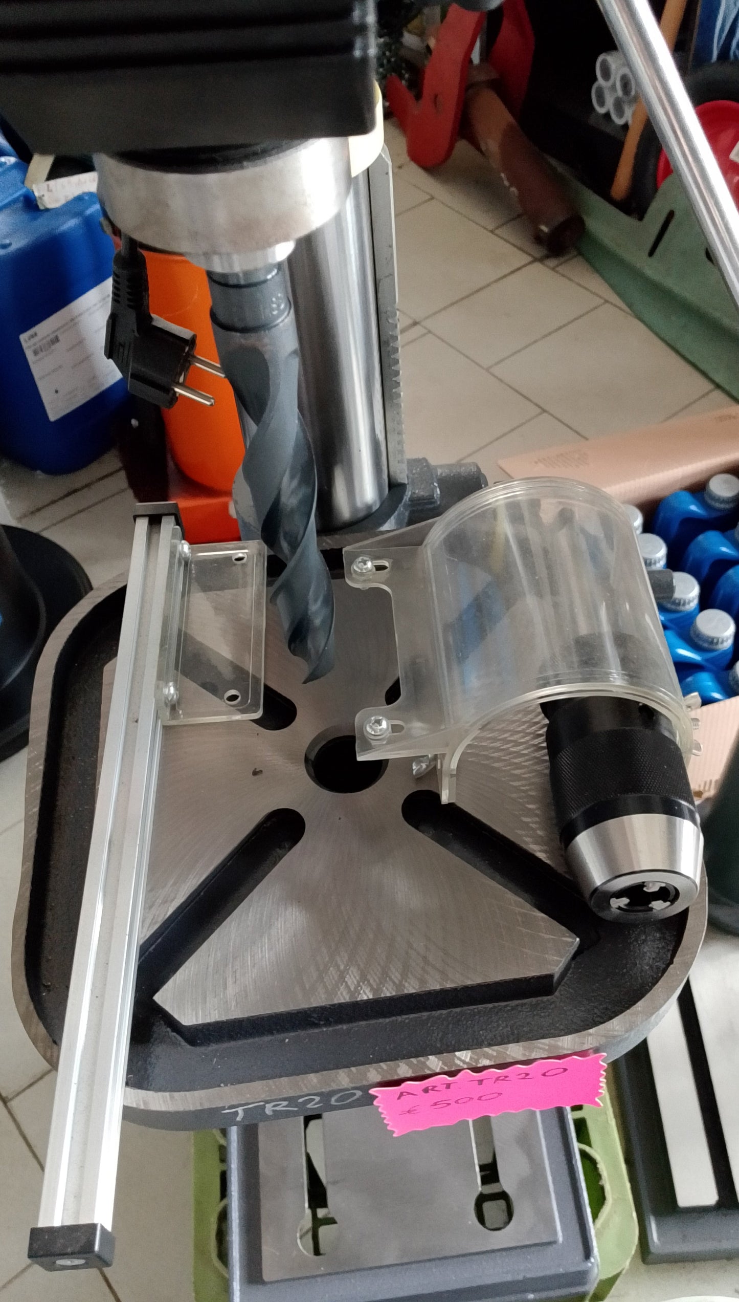 Trapano da banco a colonna con trasmissione a cinghia