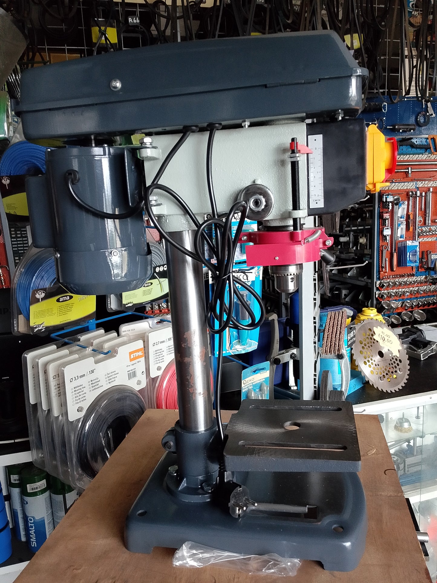 Trapano a colonna da banco 13mm velocità regolabile.